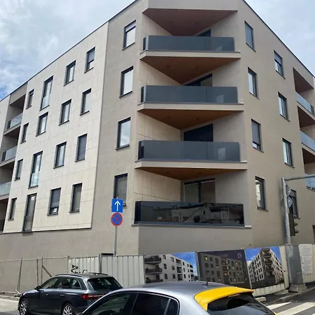 Galerija With Free Parking Apartmán *