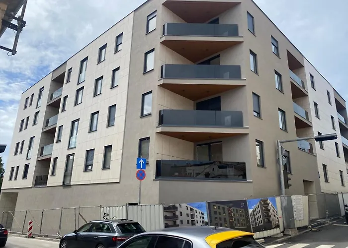 Galerija With Free Parking Apartmán *